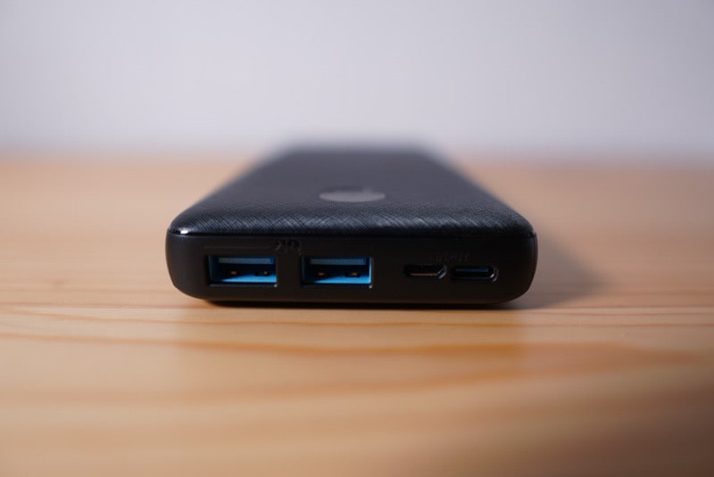ANKERのモバイルバッテリーPowerCore Essential 20000の充電口